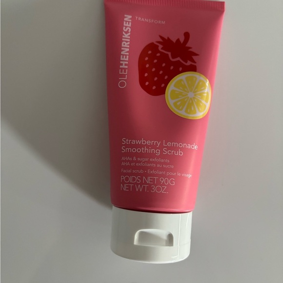 New OLEHENRIKSEN 10% AHA Lemonade Smoothing Scrub - Picture 1 of 2
